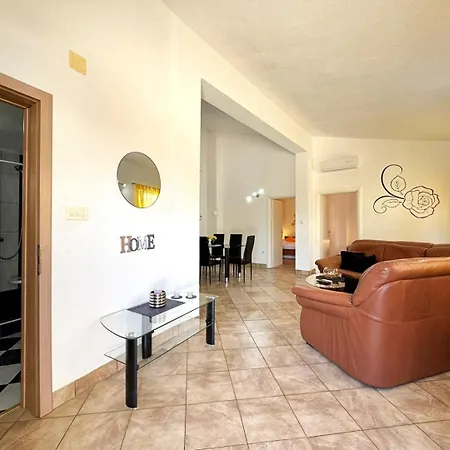 Top Apartments Vendégház Šilo