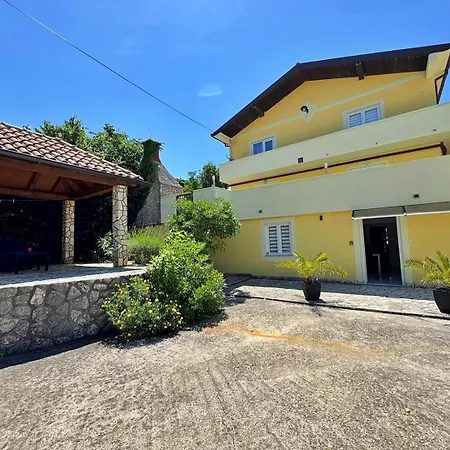 Top Apartments Vendégház Šilo