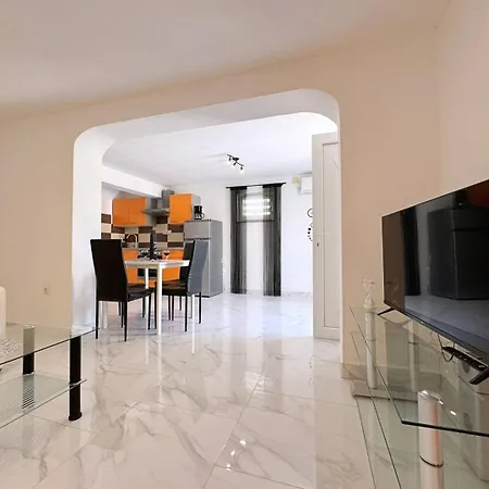 Top Apartments Penzion 3*