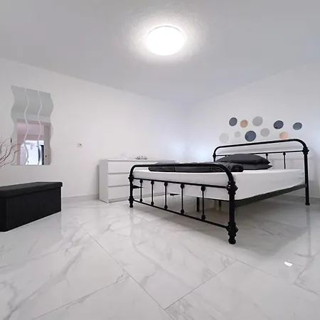 Top Apartments Affittacamere 3*
