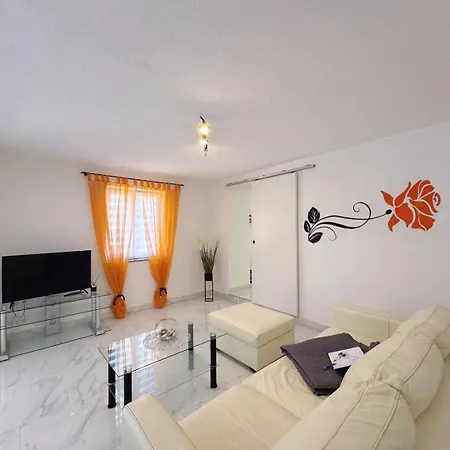Top Apartments Affittacamere 3*