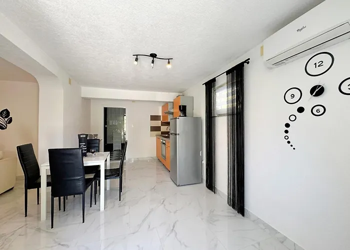 Top Apartments Vendégház Šilo