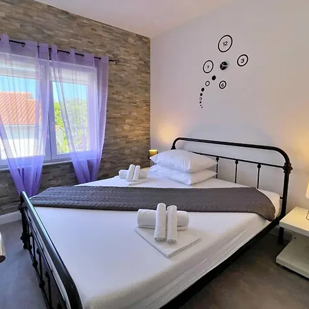 Top Apartments Penzion 3*