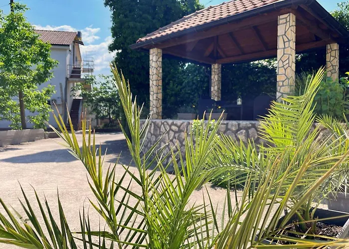 Top Apartments Affittacamere 3*